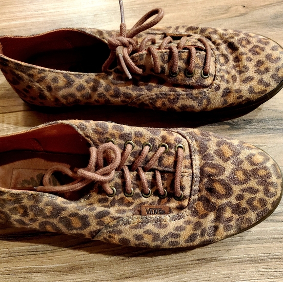 Vans Cheetah Print Low Top Laced Shoes. - Picture 5 of 8